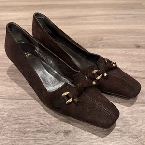 Stuart Weitzman Brown Suede Perforated Kitten Heel Pumps Bow Shoes 8.5M
